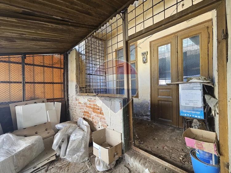 Apartament cu 4 camere decomandat în Central