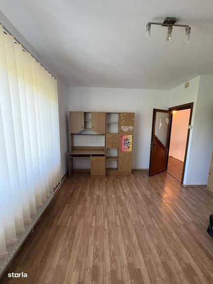 Casă cu 4 camere în Tomești