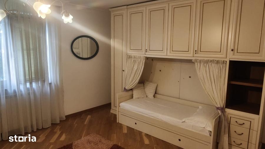 Casă cu 4 camere cu Teren 900 Mp în Central