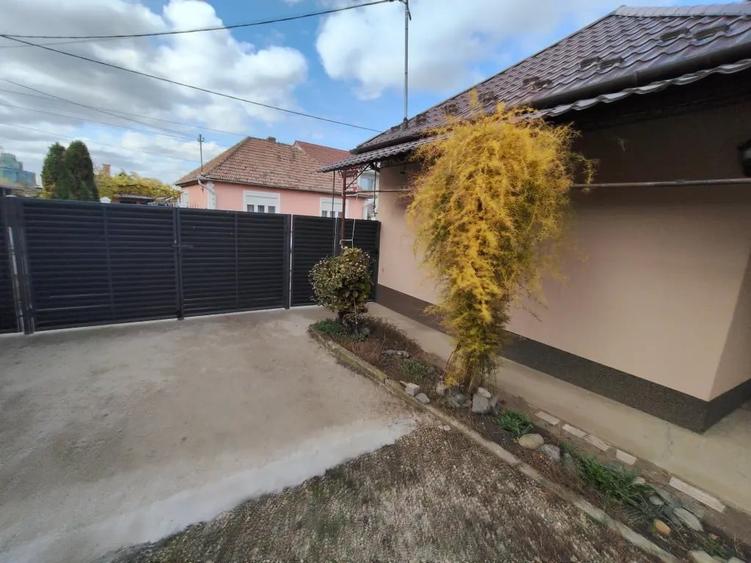 Casă cu 3 camere în Central