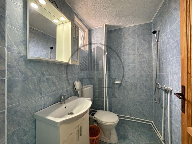 Casă individuală cu 15 camere cu Canalizare în Nord