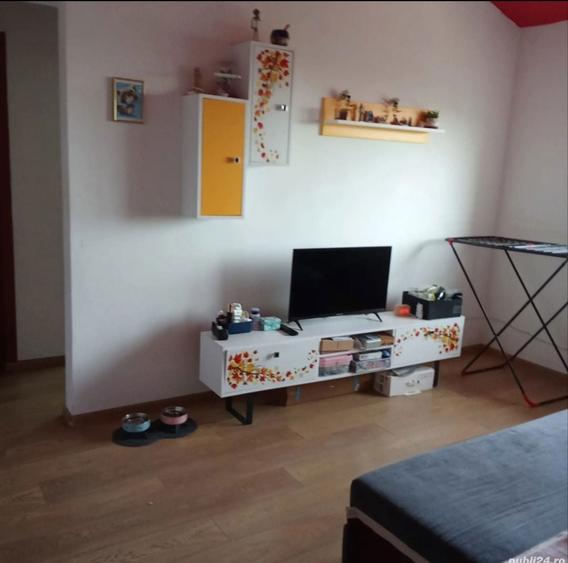 Apartament cu 3 camere semidecomandat în Central