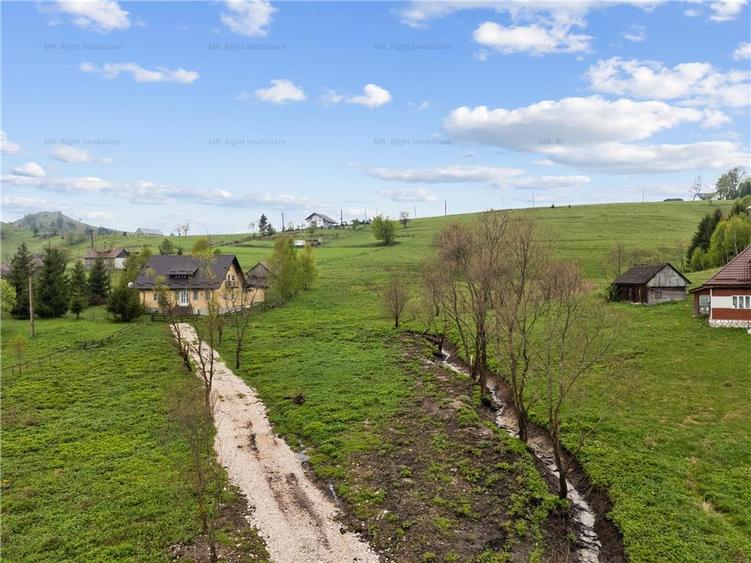 Teren intravilan de 1355 mp, în Fundata