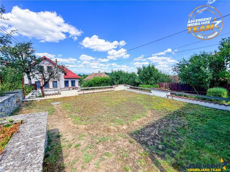 Casă cu 7 camere cu Teren 547 Mp în Central