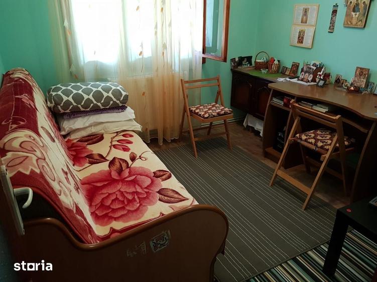 Apartament cu 3 camere semidecomandat în Central