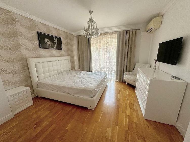Apartament cu 4 camere decomandat în Pipera