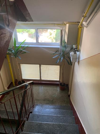 Apartament cu 3 camere semidecomandat în Km 4-5