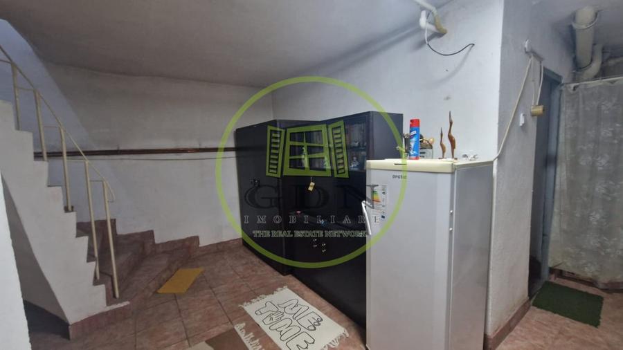 Casă individuală cu 5 camere cu Canalizare în Central