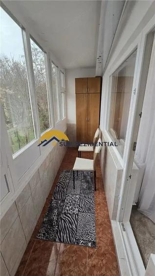 Apartament cu 3 camere semidecomandat în Berceni