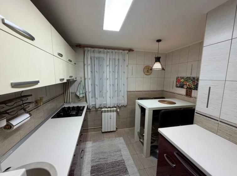 Apartament cu 3 camere decomandat, mobilat în Drumul Taberei