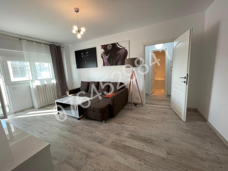 Apartament cu 3 camere semidecomandat în Iancului