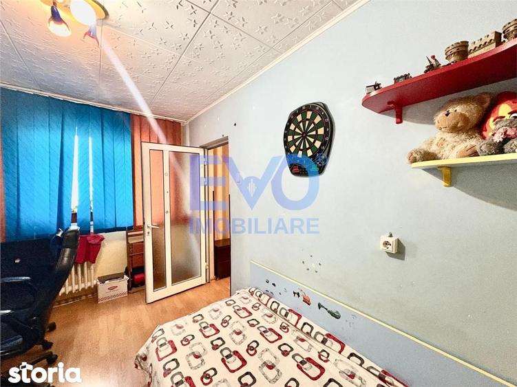 Apartament cu 3 camere semidecomandat în Alexandru cel Bun