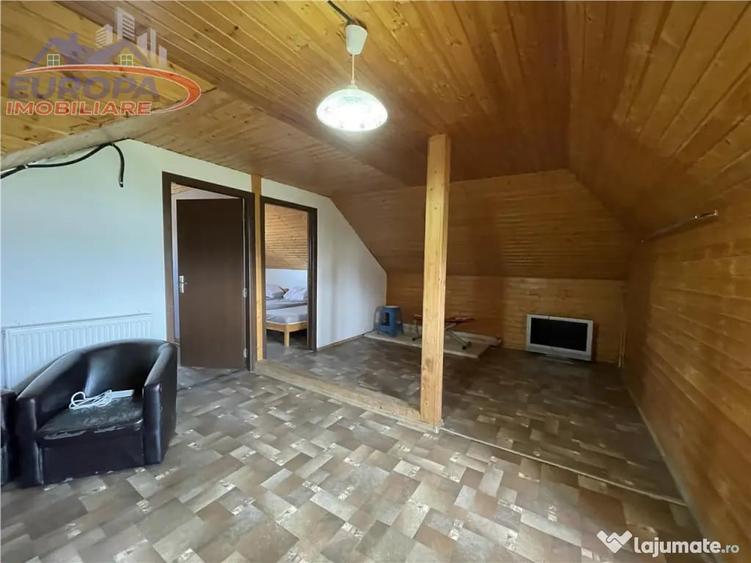 Casă cu 10 camere cu Teren 300 Mp în Dallas