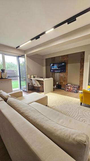 Apartament cu 3 camere semidecomandat în Cug