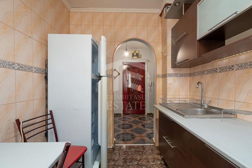 Apartament cu 3 camere decomandat, mobilat în Alexandru Obregia