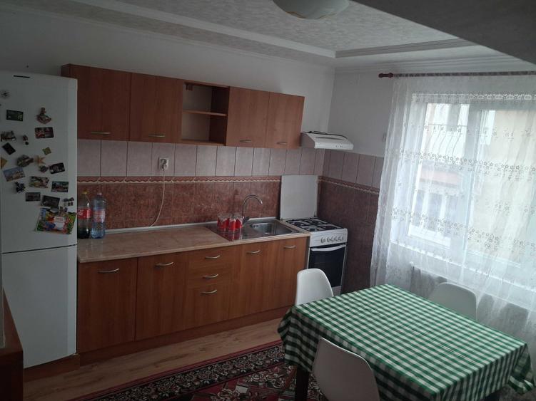 Inchiriez apartament tip casa Oradea, str. Gheorghe Doja - 5