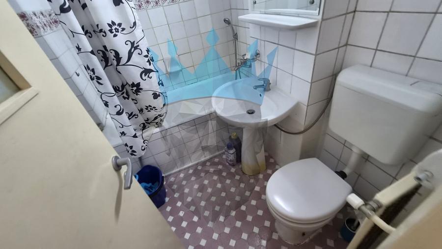 Apartament cu 3 camere decomandat, mobilat în P-ța Unirii