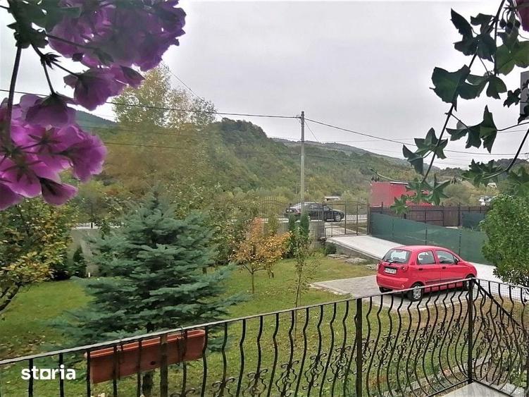 Casă cu 5 camere cu Teren 1000 Mp în Central