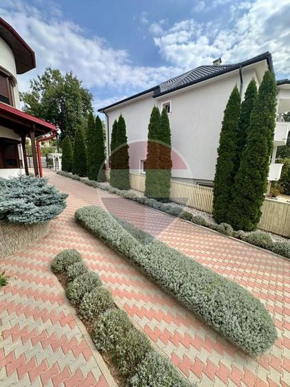 Casă individuală cu 8 camere cu Teren 3000 Mp în Burdujeni