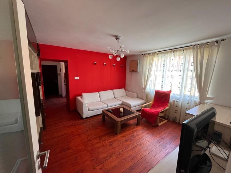 Apartament cu 2 camere semidecomandat, mobilat în Ultracentral