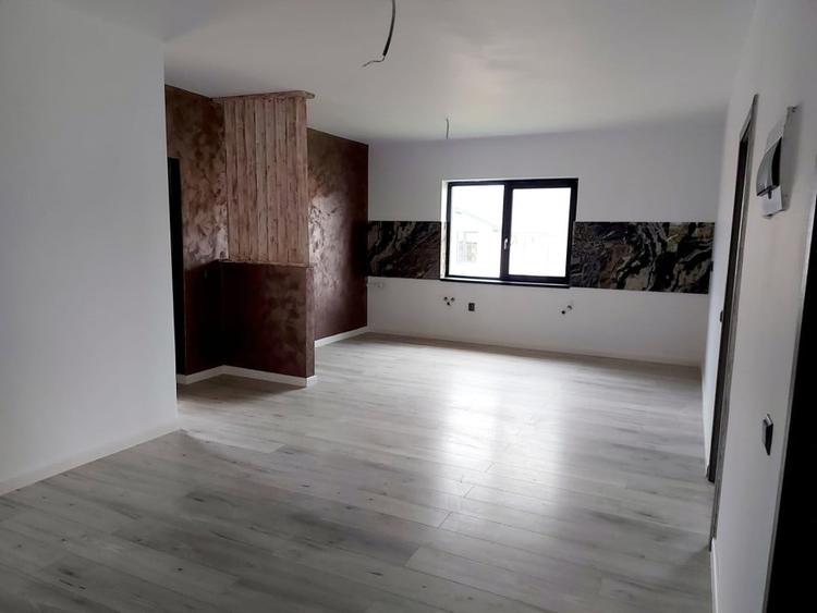 Casă individuală cu 4 camere cu Teren 500 Mp în Corușu