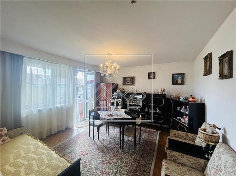 Apartament cu 3 camere decomandat în Mihai Viteazul