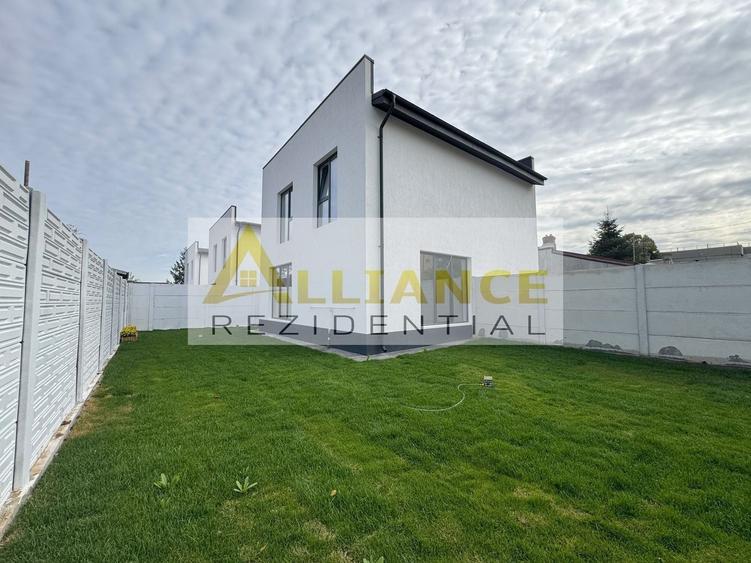 Casă individuală cu 5 camere decomandat cu Teren 260 Mp în Sud