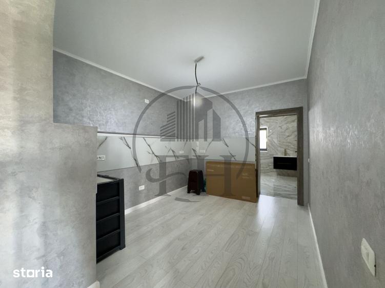 Casă cu 4 camere cu Teren 2561 Mp în Cobadin