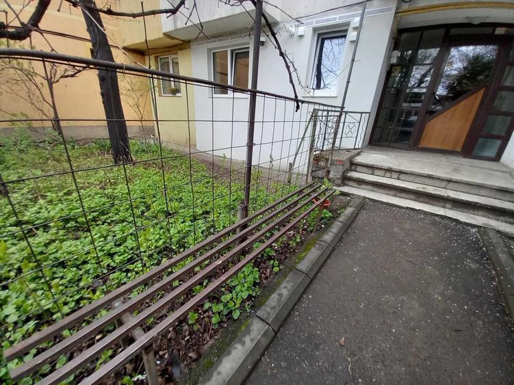 Apartament cu 3 camere decomandat în Gară