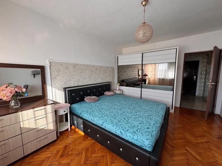 Apartament cu 2 camere decomandat în P-ța Unirii
