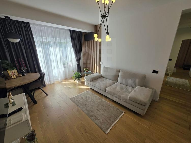 Apartament cu 3 camere, mobilat în Calea București