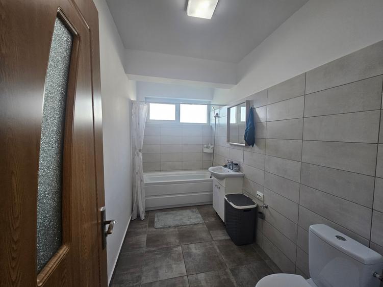 Apartament cu 2 camere decomandat în Apărătorii Patriei