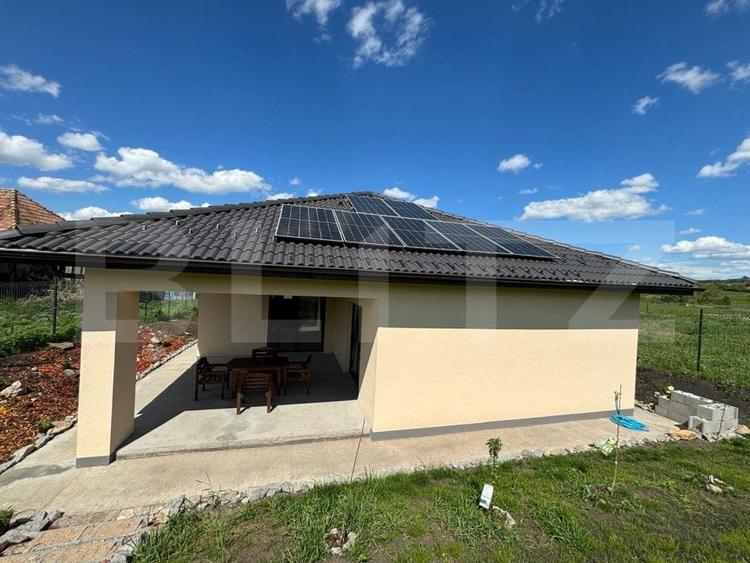 Casă individuală cu 4 camere cu Canalizare în Corușu