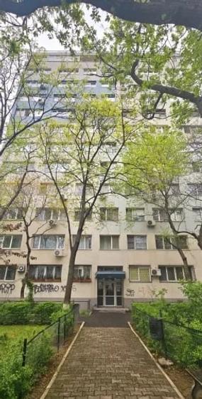 Apartament cu 3 camere semidecomandat, mobilat în Grivița