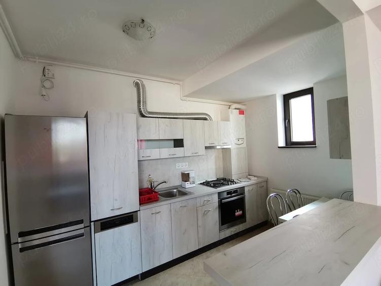 Apartament cu 3 camere semidecomandat în Ghencea