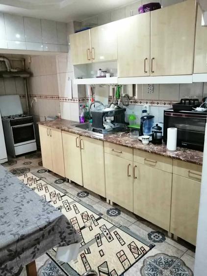 Apartament cu 4 camere decomandat în Coman