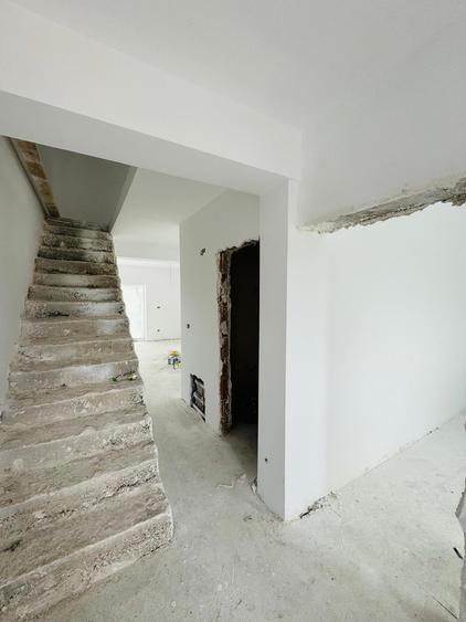 Duplex cu 4 camere cu Teren 250 Mp în Sânandrei
