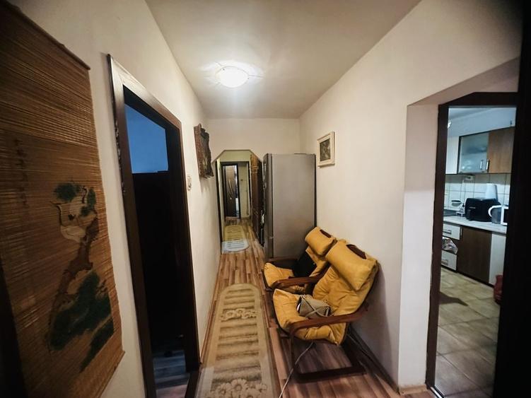 Apartament cu 4 camere decomandat în Central