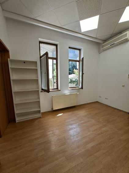 Casă cu 10 camere cu Teren 280 Mp în Pache Protopopescu