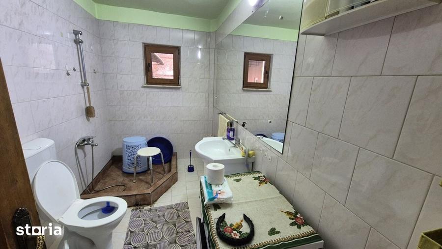 Casă cu 5 camere cu Teren 554 Mp în 9 Mai