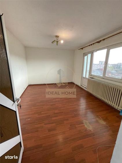Apartament cu 3 camere decomandat în Podul de Piatră