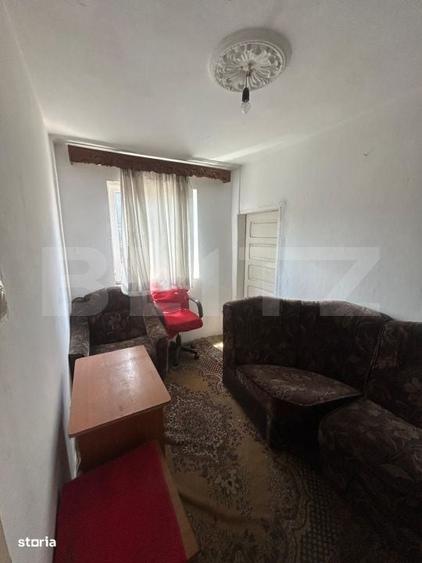 Apartament cu 3 camere semidecomandat în Micro 9