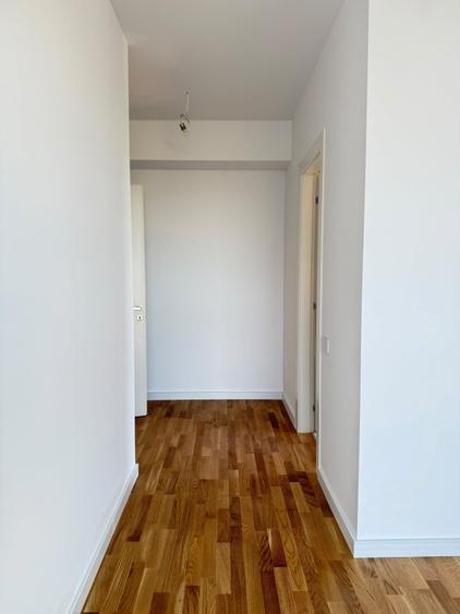 Apartament cu 3 camere semidecomandat în Pipera
