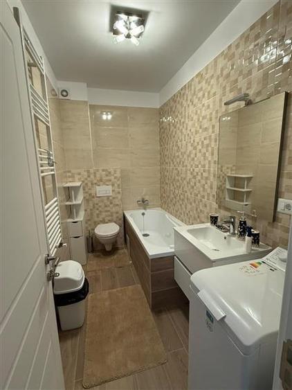 Apartament cu 3 camere decomandat, mobilat în Cristian