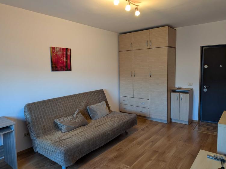 Garsonieră decomandată în Păcii