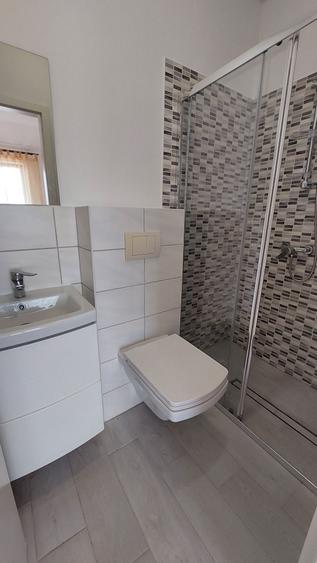 Apartament cu 3 camere decomandat în Tractorul