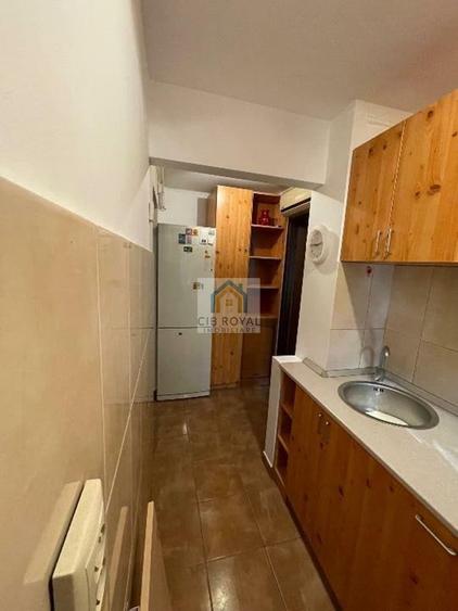 Apartament cu 2 camere decomandat în Victoriei