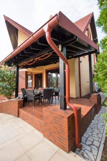 Casă individuală cu 4 camere cu Piscina în Bucov
