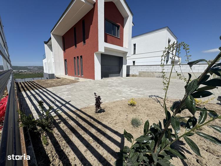 Casă cu 6 camere cu Teren 479 Mp în Central