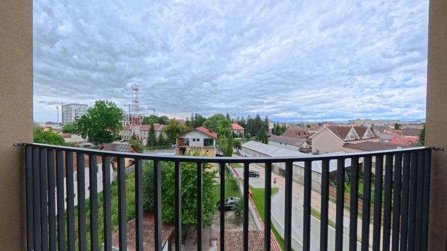 Apartament cu 2 camere decomandat, mobilat în Blumăna